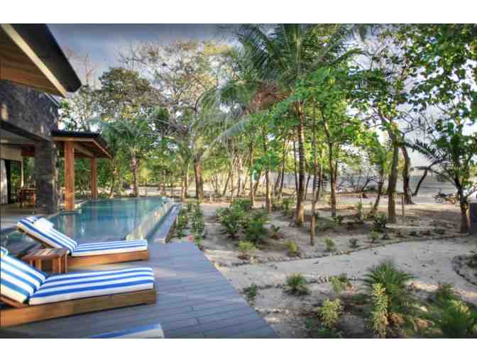 (4) Night Stay In A Luxurious Oceanfront Costa Rica Villa!