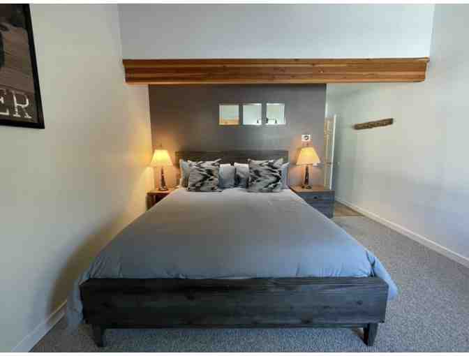 Beautiful Mammoth Lakes Condo - (4) Night Stay and it Sleeps 7!