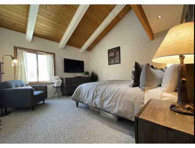 Beautiful Mammoth Lakes Condo - (4) Night Stay and it Sleeps 7!