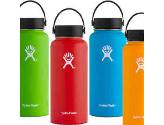 VSCO Girl starter kit: Girls FJALLRAVEN Backpack and Yellow Hydra flask