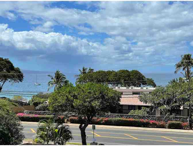 On a beach in Hawaii: 2 bedroom/2bath Oceanview condo in Maui!