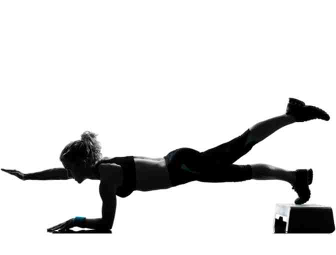 CrossTown Fitness Package : 30-Day Unlimited Pass, 4 Personal Training Sessions & Tshirt