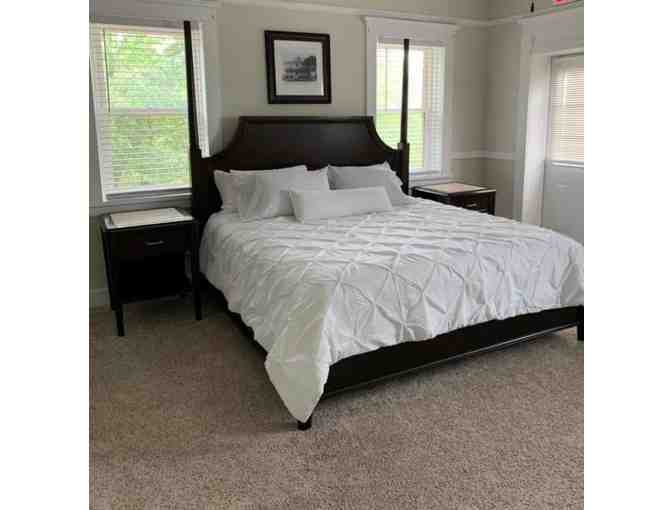 PITMASTER EXPERIENCE & BBQ THROWDOWN FOR 2 | ROSE HOUSE LODGING FOR 4