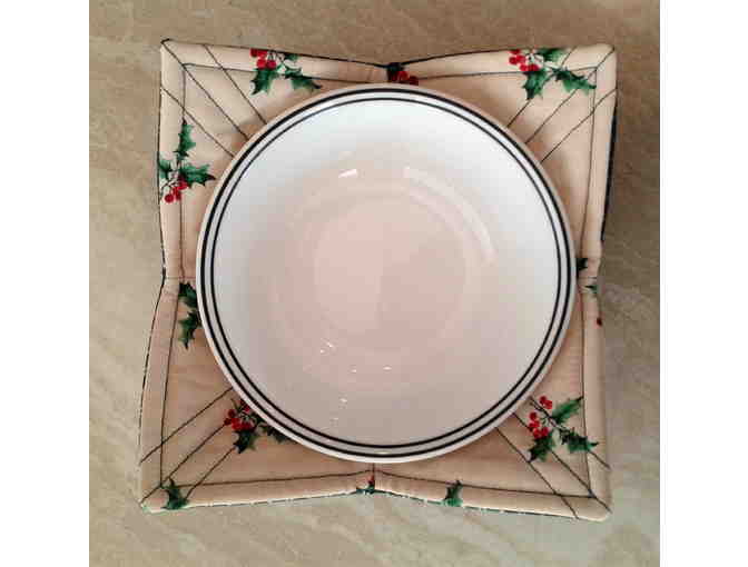 Fabulous Christmas Motif Hand-Crafted Microwave Bowl Holder -- New