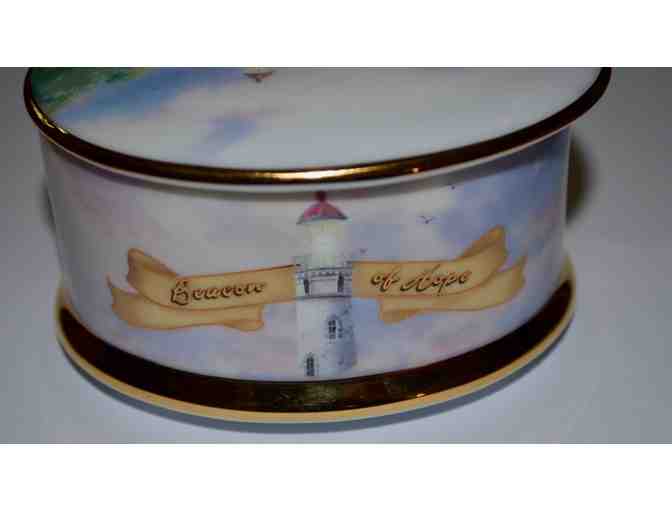 Numbered Thomas Kinkade 'Beacon of Hope' Lighthouse Music Box -- Pre-Owned