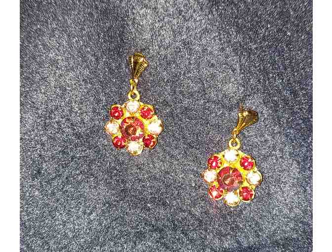 Multi-crystal Red-Tone Pendant Necklace with Post Earrings Set