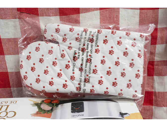 Betty Crocker 6.5 qt. Slow Cooker and Extras