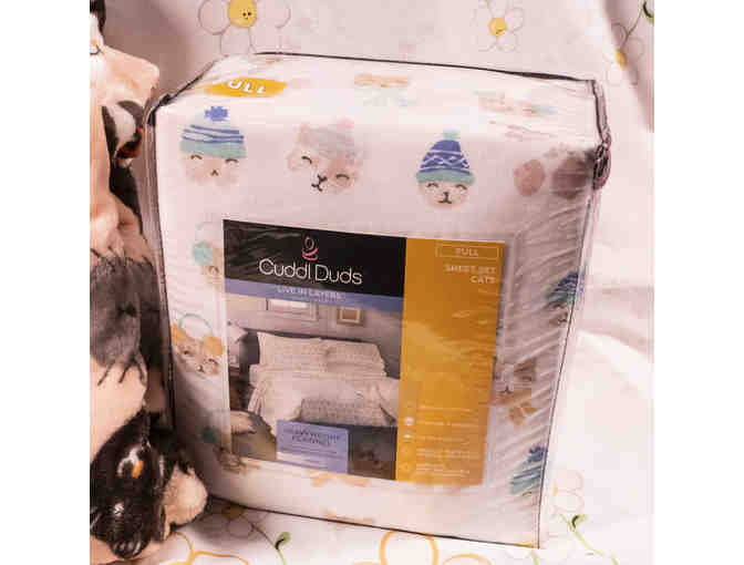 Sleeps with the Kitties!