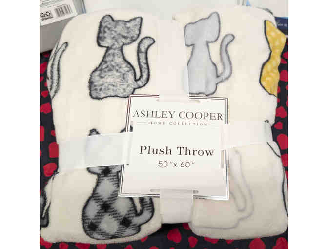 TWIN SHEET SET AND PLUSH THROW