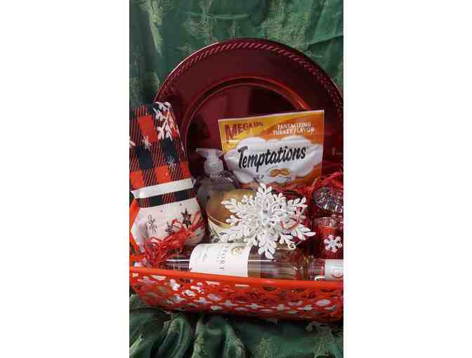 BUFFALO PLAID CHRISTMAS BASKET