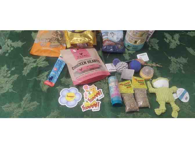 ISLAND ANIMAL GOODIE BOX!