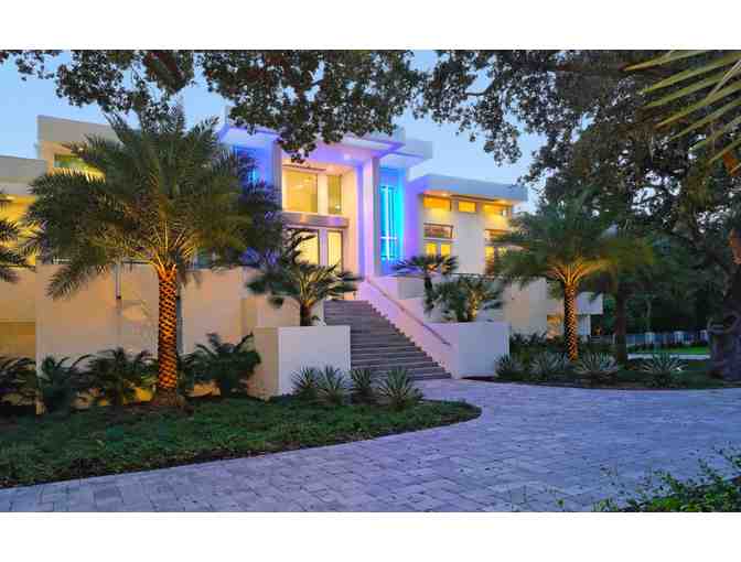 LIVE AUCTION: Wine Pairing Dinner for 8 Guests at Mark and Kim Standish Contemporary Home