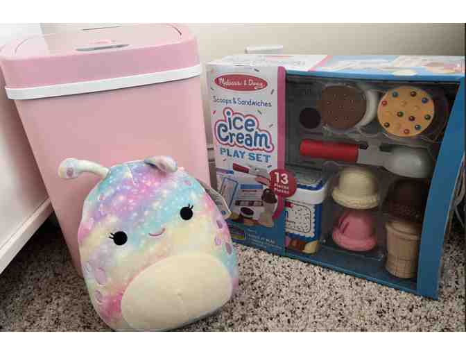 Pretty in Pink - Photo 1