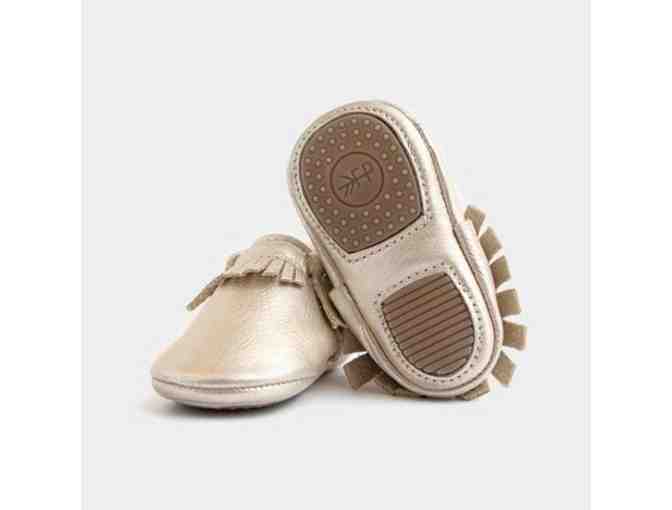 Freshly Picked MINI SOLE Kids MOCCASIN IN PLATINUM - Size 4 - Photo 2