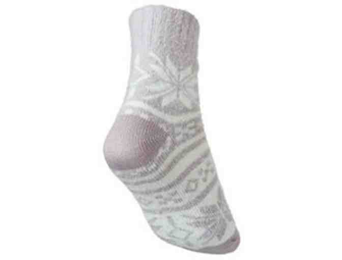 Women's Cozy Cabin Oversized Snowflake Socks Mauve color - Photo 2