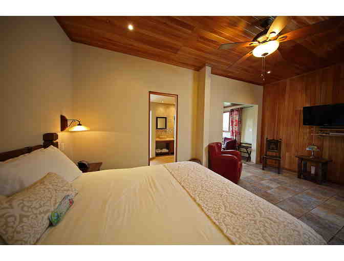 7 Nights at Los Establos Boutique Inn in Panama