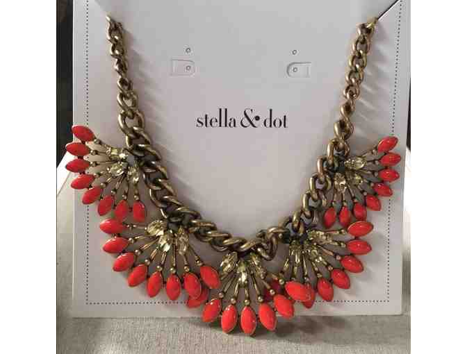 Stella and Dot Coral Cay Necklace