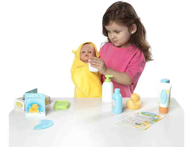 Melissa and Doug: Mine to Love- Changing and Bathtime Playset