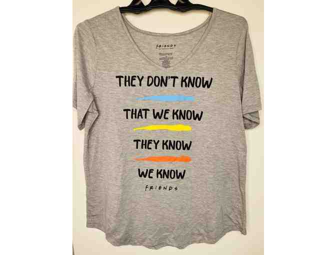 FRIENDS Bundle: T-shirt, Final Episode, and The One with All The Parties DVD