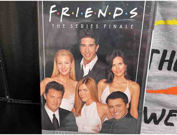 FRIENDS Bundle: T-shirt, Final Episode, and The One with All The Parties DVD