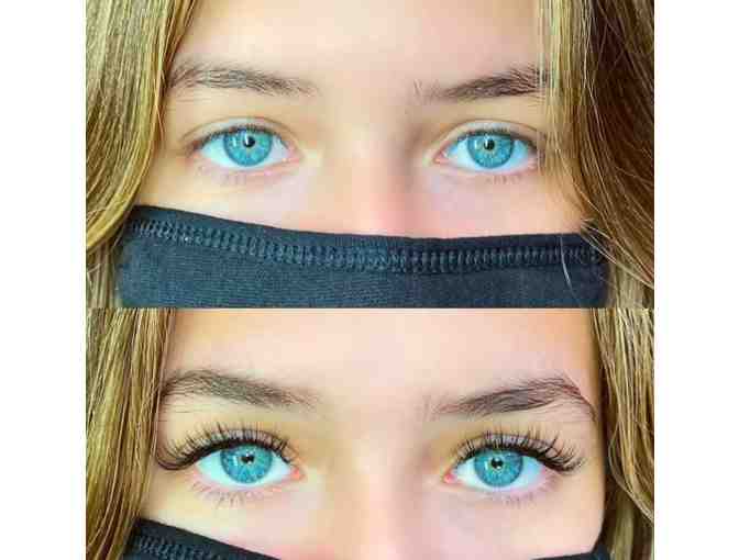 Full Set of Eyelash Extensions from Mav Lash