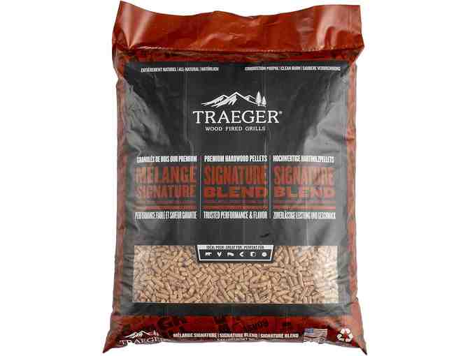 Traeger Grill plus Grilling Starter Bundle