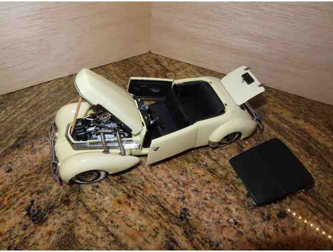 Model Car 1937 Cord 812 Phaeton Coupe