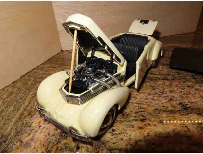 Model Car 1937 Cord 812 Phaeton Coupe