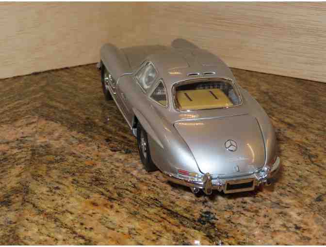 Model Car 1954 Mercedes Benz 300 SL Gullwing