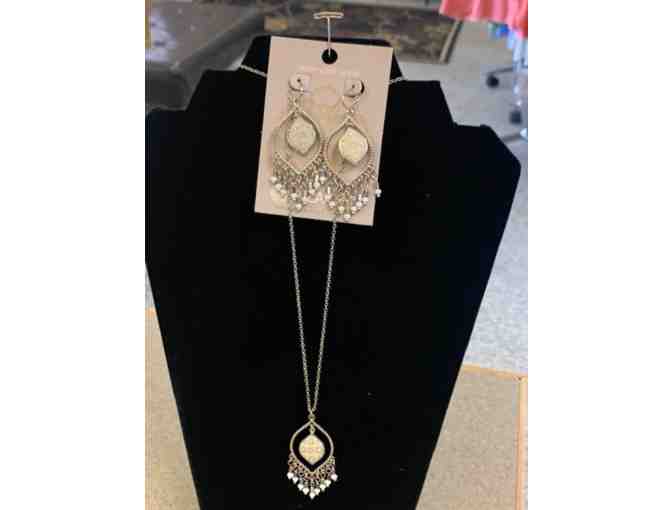 Blue & cream reversible necklace and earrings