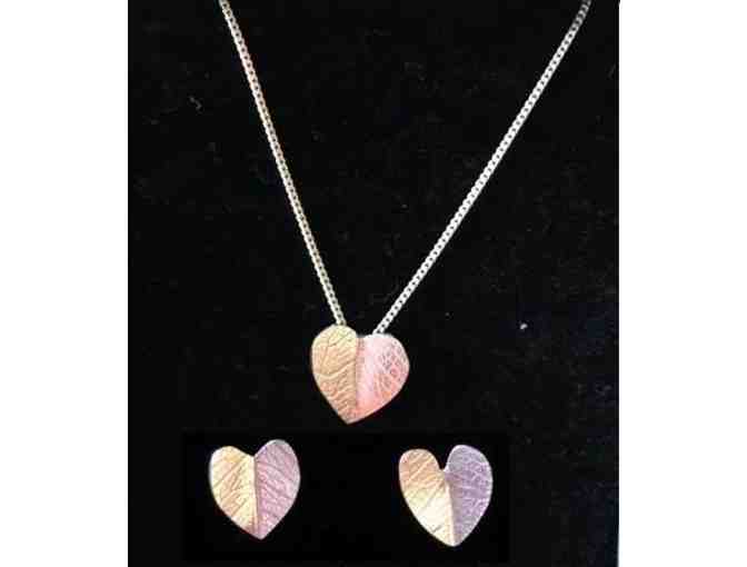 Designer KT from Dundee Heart shaped pendant and earrings set (JPP)