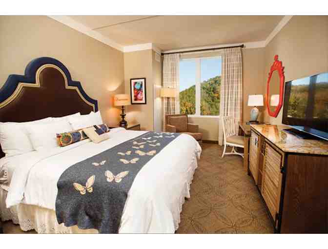 I Dream of Dollywood Vacation Package