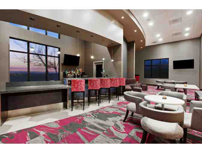 Alameda, CA - Hampton Inn & Suites Oakland Airport-Alameda - 1 night stay w/ breakfast