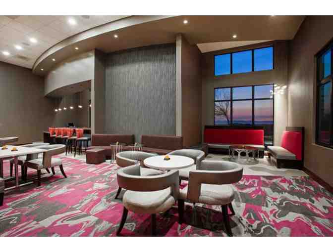 Alameda, CA - Hampton Inn & Suites Oakland Airport-Alameda - 1 night stay w/ breakfast