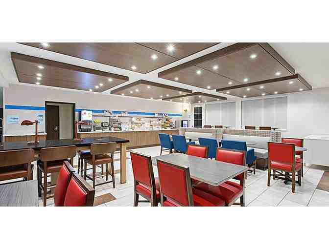 Oakland, CA - Holiday Inn Express Oakland Airport - One night stay with breakfast