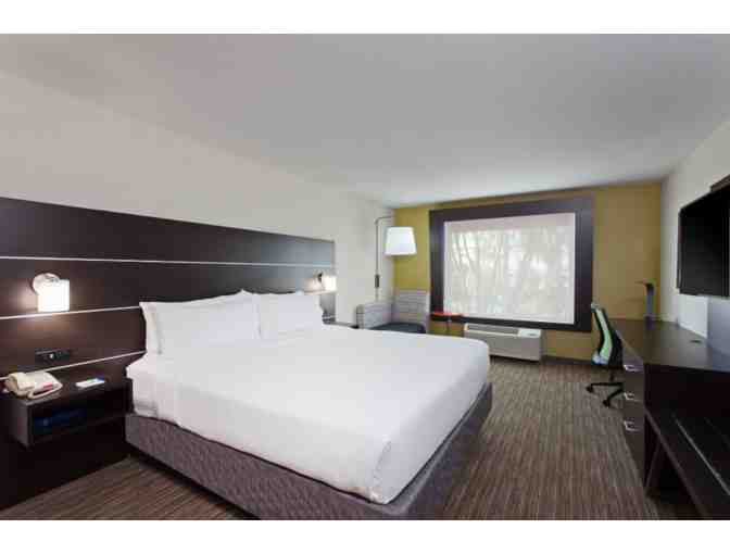 Oakland, CA - Holiday Inn Express Oakland Airport - One night stay with breakfast