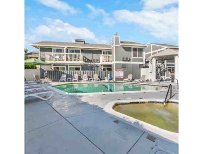 Calistoga, CA - Up Valley Inn & Hot Springs - One night stay with bottle of wine