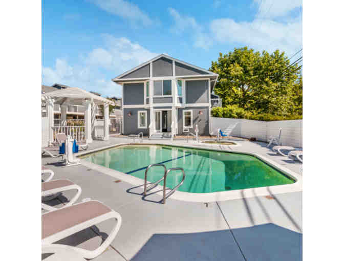 Calistoga, CA - Up Valley Inn & Hot Springs - One night stay with bottle of wine