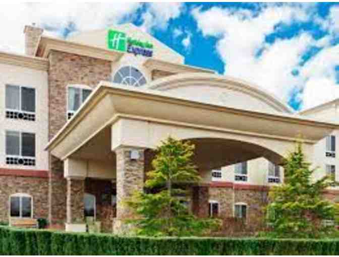 1 Night (Sun-Thurs) Stay at The Holiday Inn Express East End - Photo 1