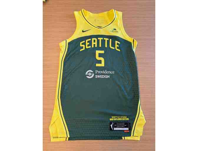 Game Worn Signed Gabby Williams Jersey