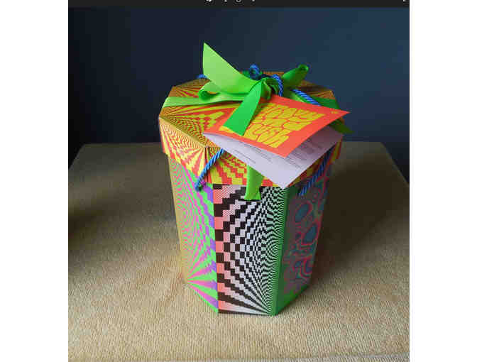 Lush Cosmetics has donated a 'Groovy Kind of Lush' Bath Bomb Gift Set