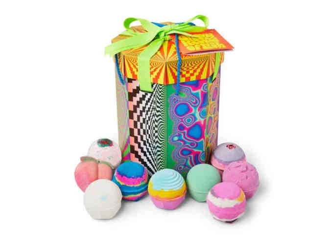 Lush Cosmetics has donated a 'Groovy Kind of Lush' Bath Bomb Gift Set