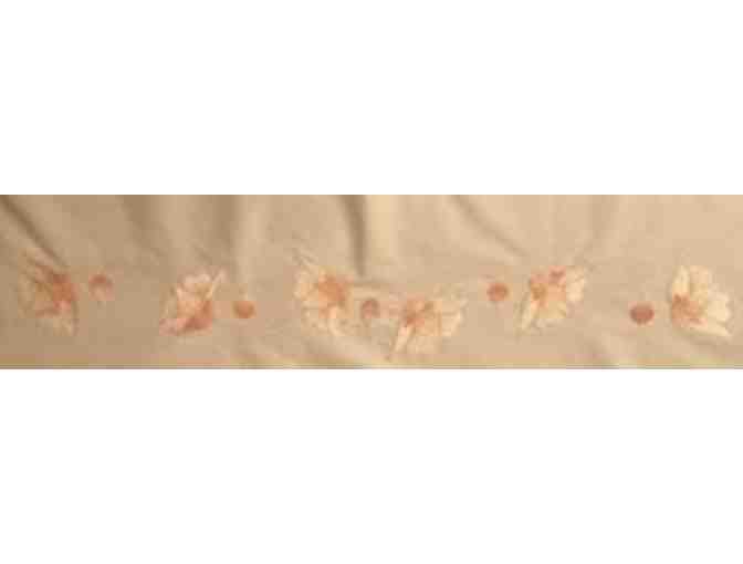 Embroidered Tulip Table Runner with 4 Napkins