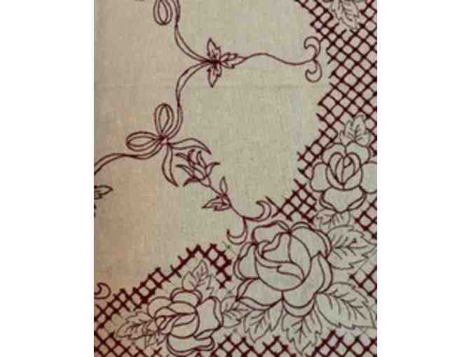 Table Topper (Beige and Red Design)
