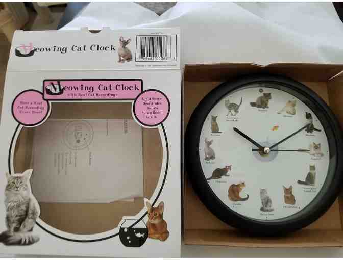 Meowing Cat Clock