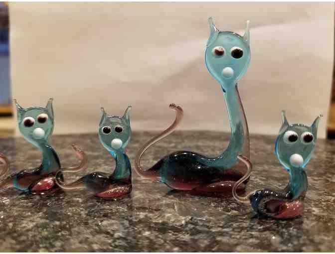 Lot of Two Items- Clear Glass Cat and Blue Cat and Kittens (5 pieces total)