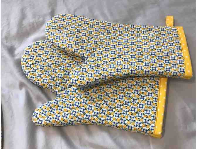 9 Piece Kitchen Set - Blue with Yellow Daisies