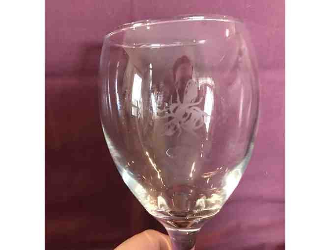 Etched Wine Glass - Bee
