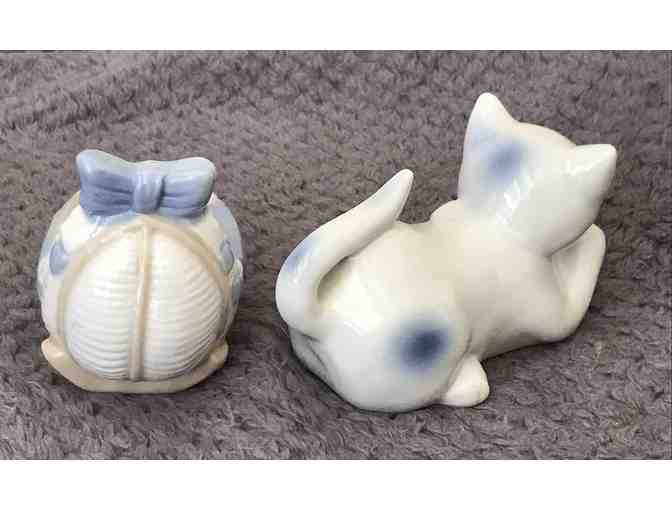 Lot of 2 Cat Figurines