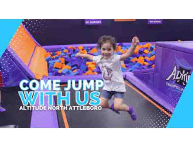 ALTITUDE TRAMPOLINE PARK: 20 person party